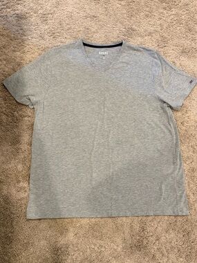 RHONE Light Heather Gray V‑Neck Short Sleeve Tee